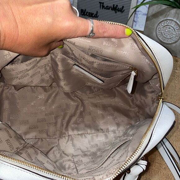 Michael Kors Selma Lg Studded saffiano leather Tote - Picture 14 of 16